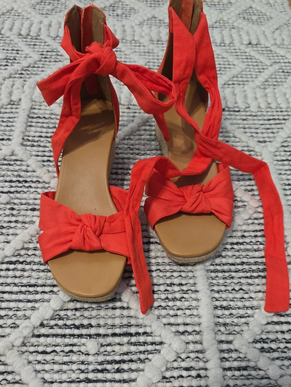 UGG Red Knot-Front Wedge Sandals
